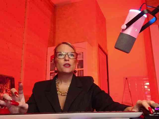 Findom_Lady_Shine webcam