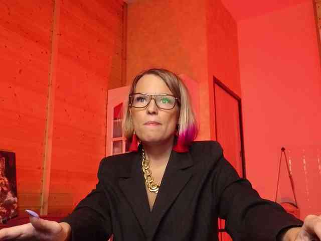 Findom_Lady_Shine webcam