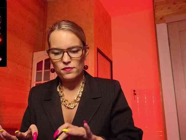 Findom_Lady_Shine webcam