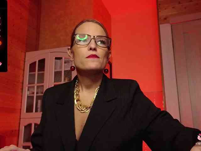 Findom_Lady_Shine webcam