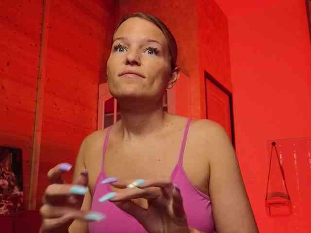 Findom_Lady_Shine webcam