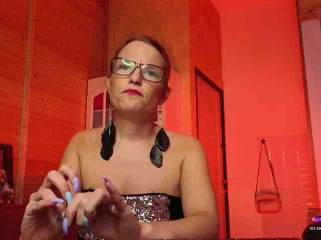 Findom_Lady_Shine webcam