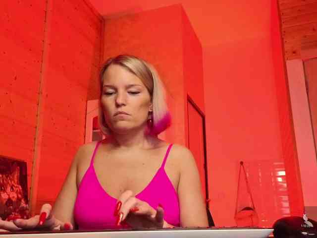 Findom_Lady_Shine webcam