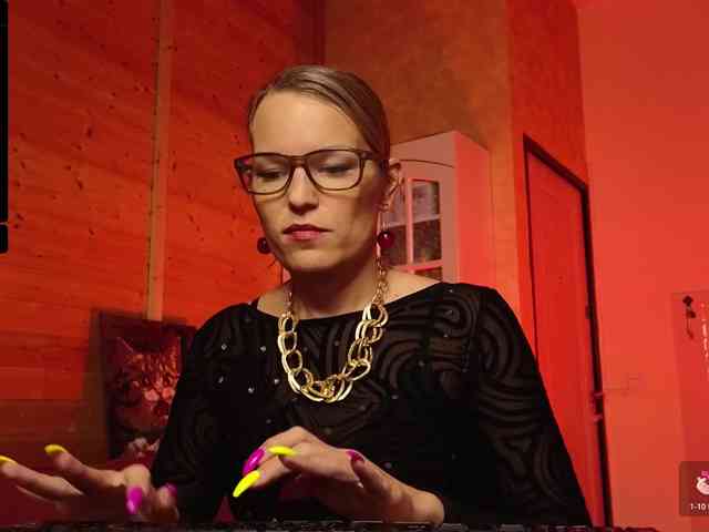 Findom_Lady_Shine webcam