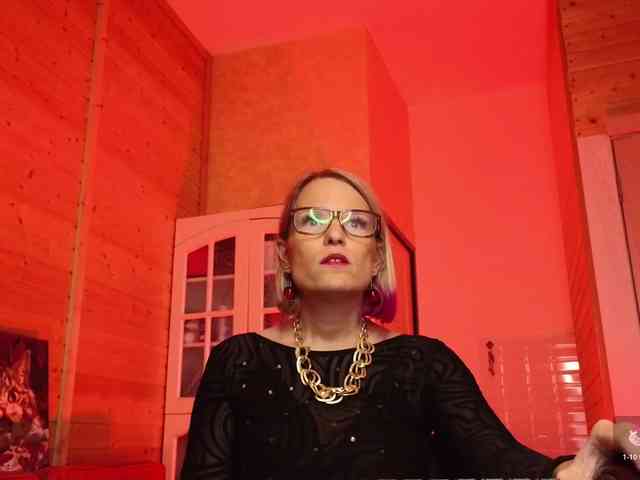 Findom_Lady_Shine webcam