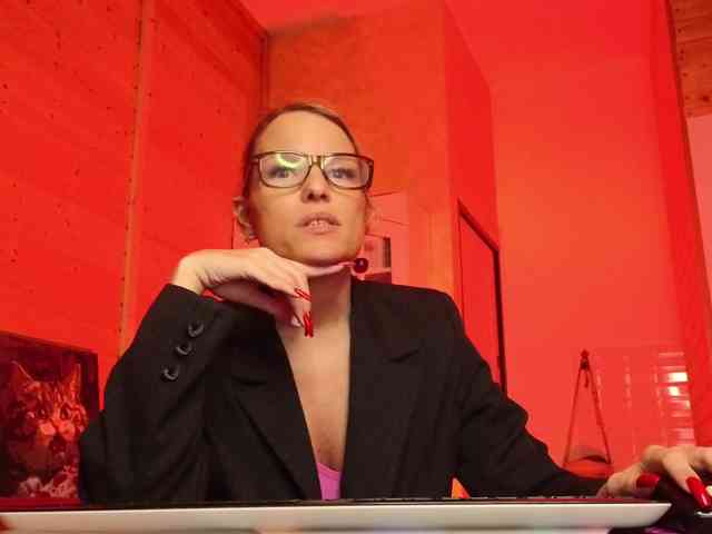 Findom_Lady_Shine webcam