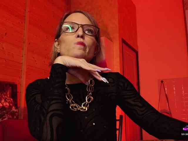 Findom_Lady_Shine webcam