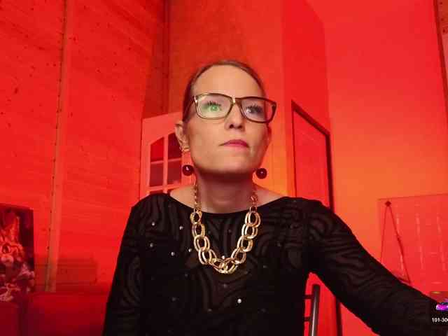 Findom_Lady_Shine webcam