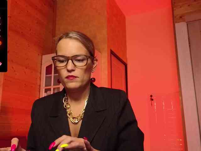 Findom_Lady_Shine webcam