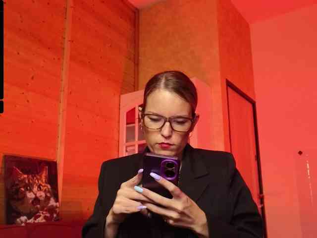 Findom_Lady_Shine webcam