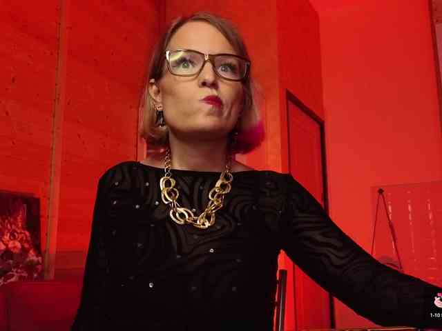 Findom_Lady_Shine webcam