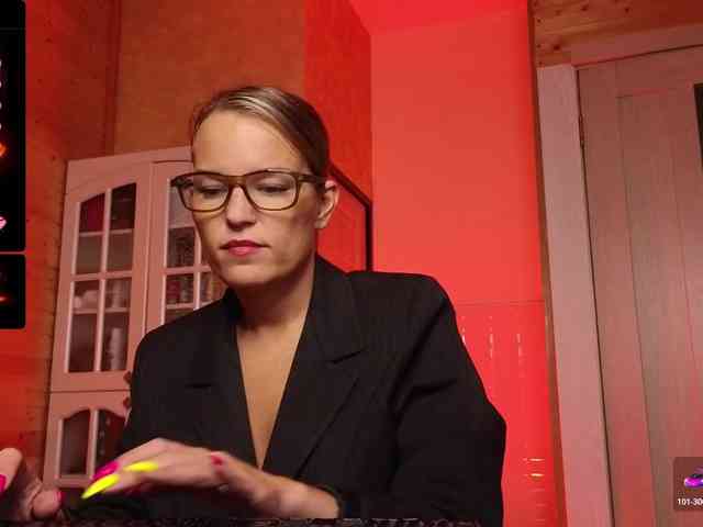 Findom_Lady_Shine webcam