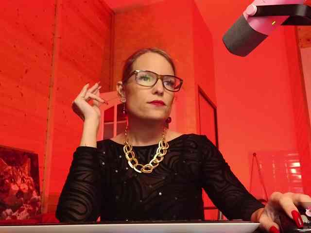 sweeteve050 Live Webcam on BongaCams
