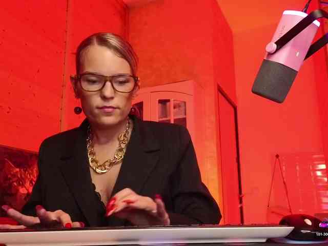 Findom_Lady_Shine webcam