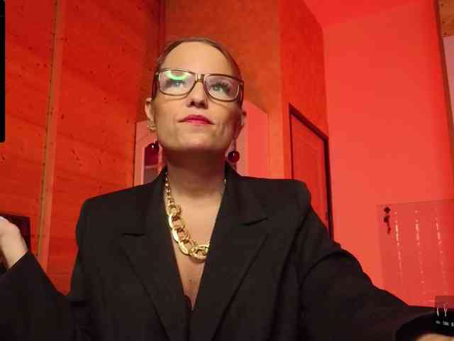 Findom_Lady_Shine webcam