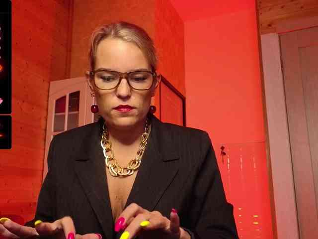 Findom_Lady_Shine webcam