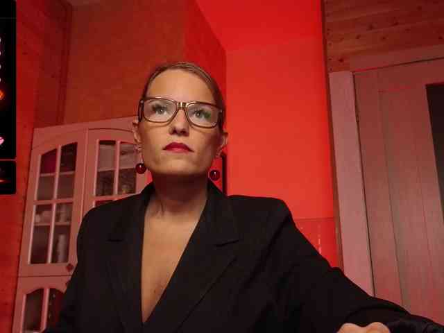 Findom_Lady_Shine webcam