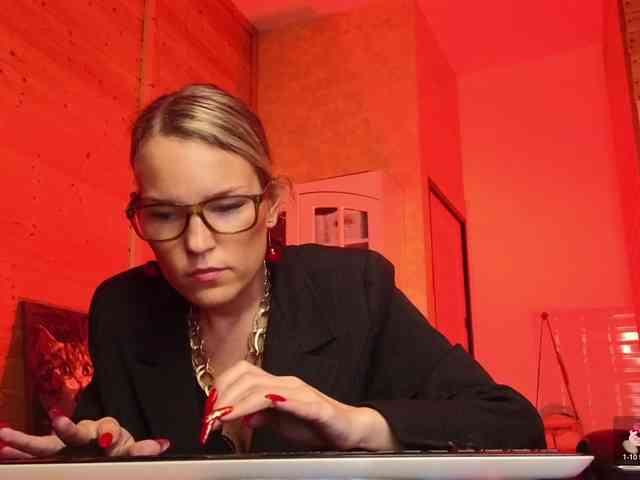 Findom_Lady_Shine webcam