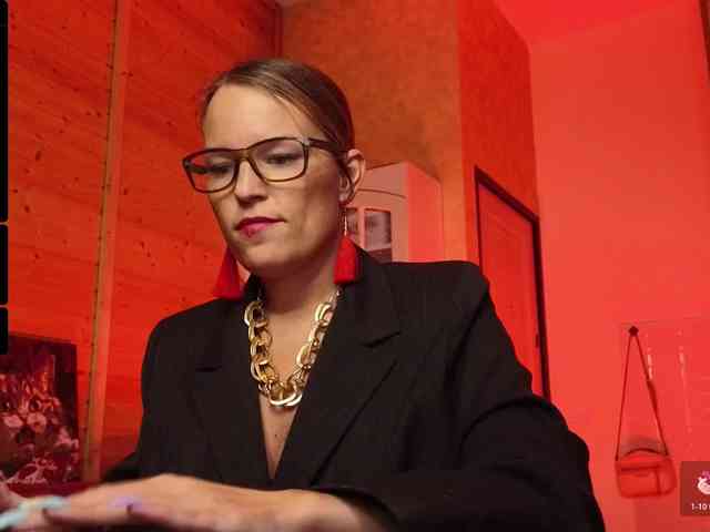 Findom_Lady_Shine webcam