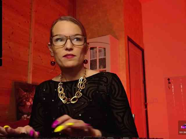 Findom_Lady_Shine webcam