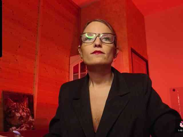 Findom_Lady_Shine webcam