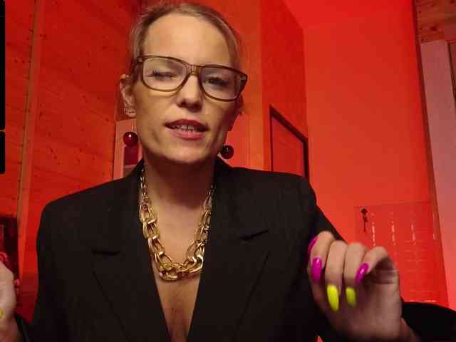 Findom_Lady_Shine webcam