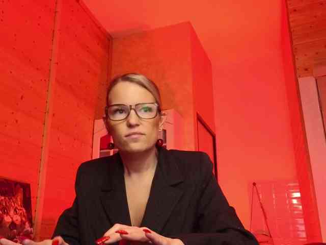 Findom_Lady_Shine webcam