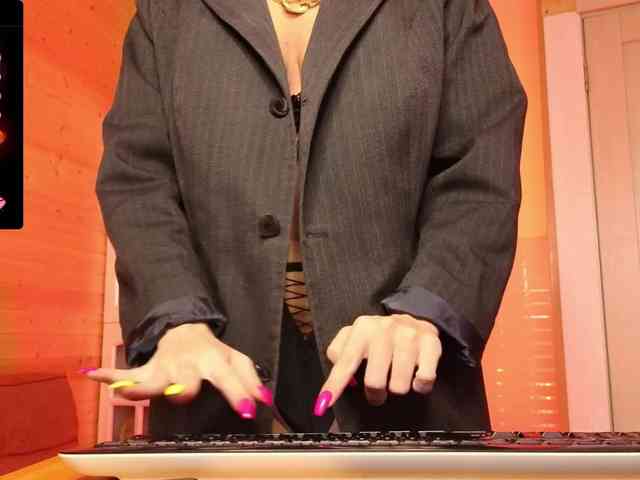 Findom_Lady_Shine webcam