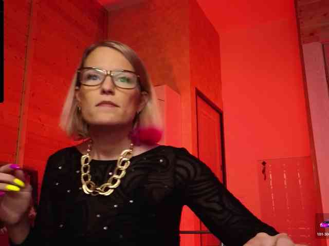 Findom_Lady_Shine webcam