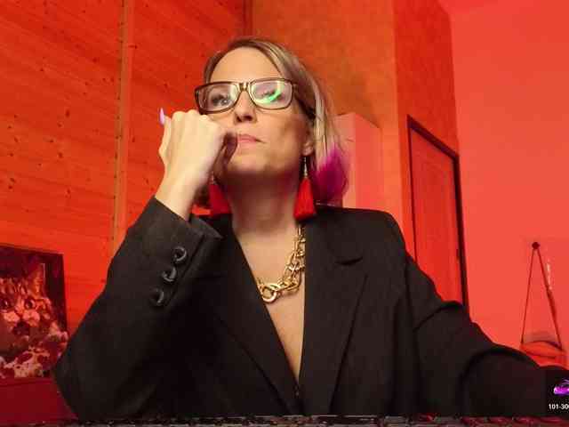 Findom_Lady_Shine webcam