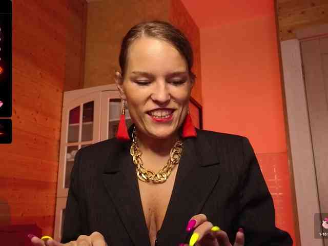 Findom_Lady_Shine webcam