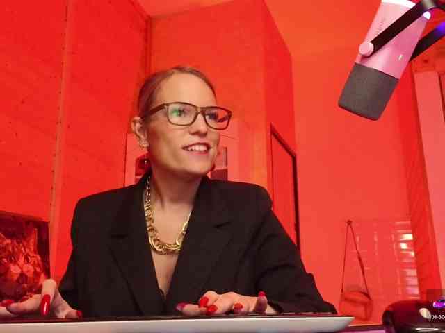 Findom_Lady_Shine webcam