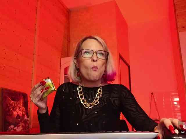 sweeteve050 Live Webcam on BongaCams