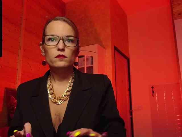 Findom_Lady_Shine webcam