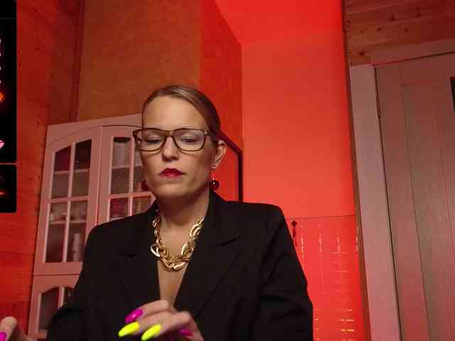 Findom_Lady_Shine webcam