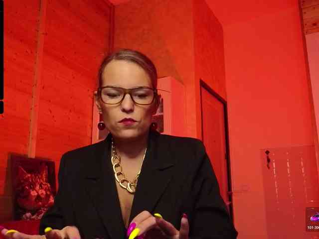 Findom_Lady_Shine webcam