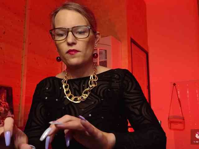 Findom_Lady_Shine webcam