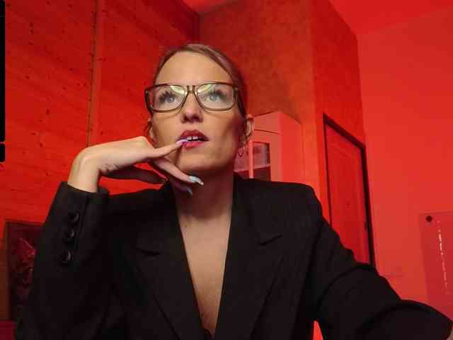 Findom_Lady_Shine webcam