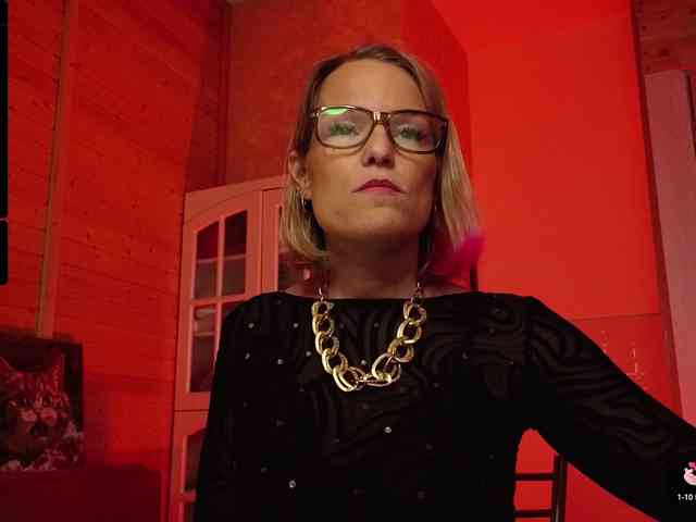 Findom_Lady_Shine webcam