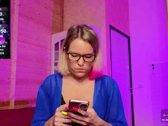 Findom_Lady_Shine webcam