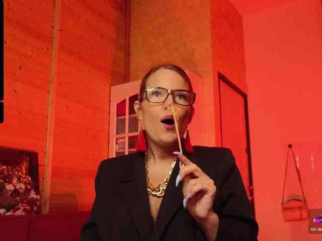 Findom_Lady_Shine webcam