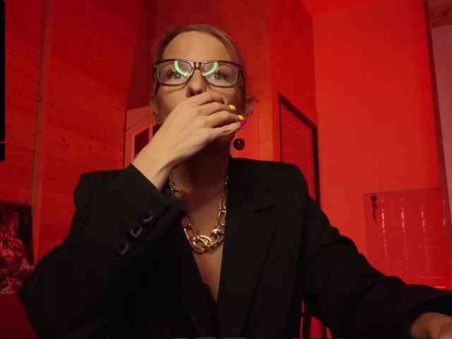 Findom_Lady_Shine webcam