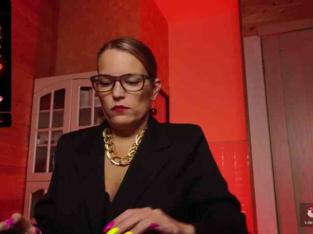 Findom_Lady_Shine webcam