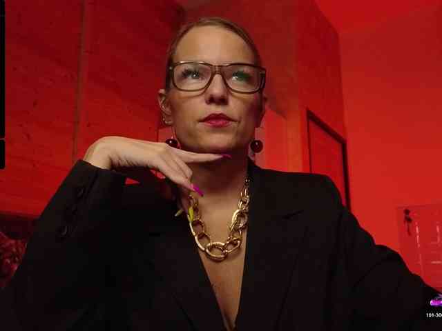 Findom_Lady_Shine webcam