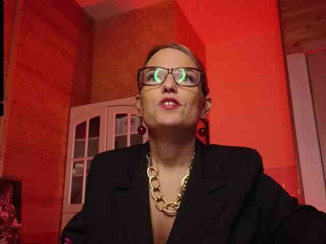 Findom_Lady_Shine webcam