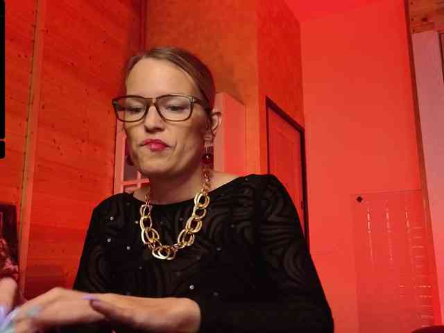 Findom_Lady_Shine webcam