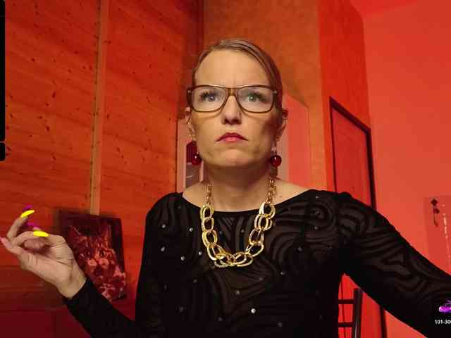 Findom_Lady_Shine webcam