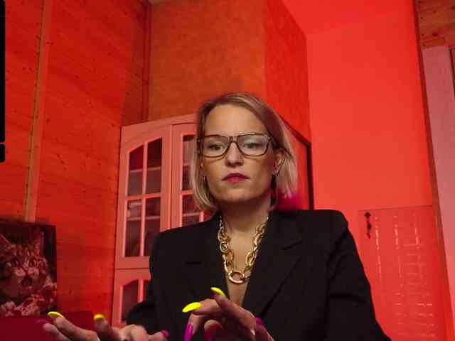 Findom_Lady_Shine webcam