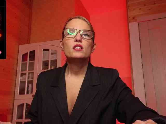 Findom_Lady_Shine webcam