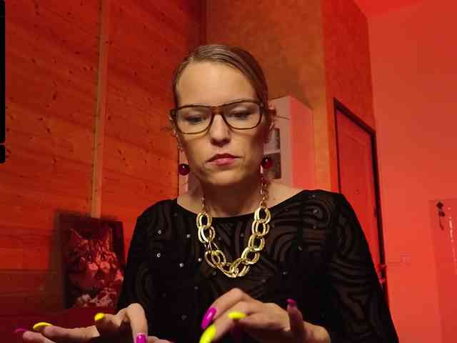 Findom_Lady_Shine webcam